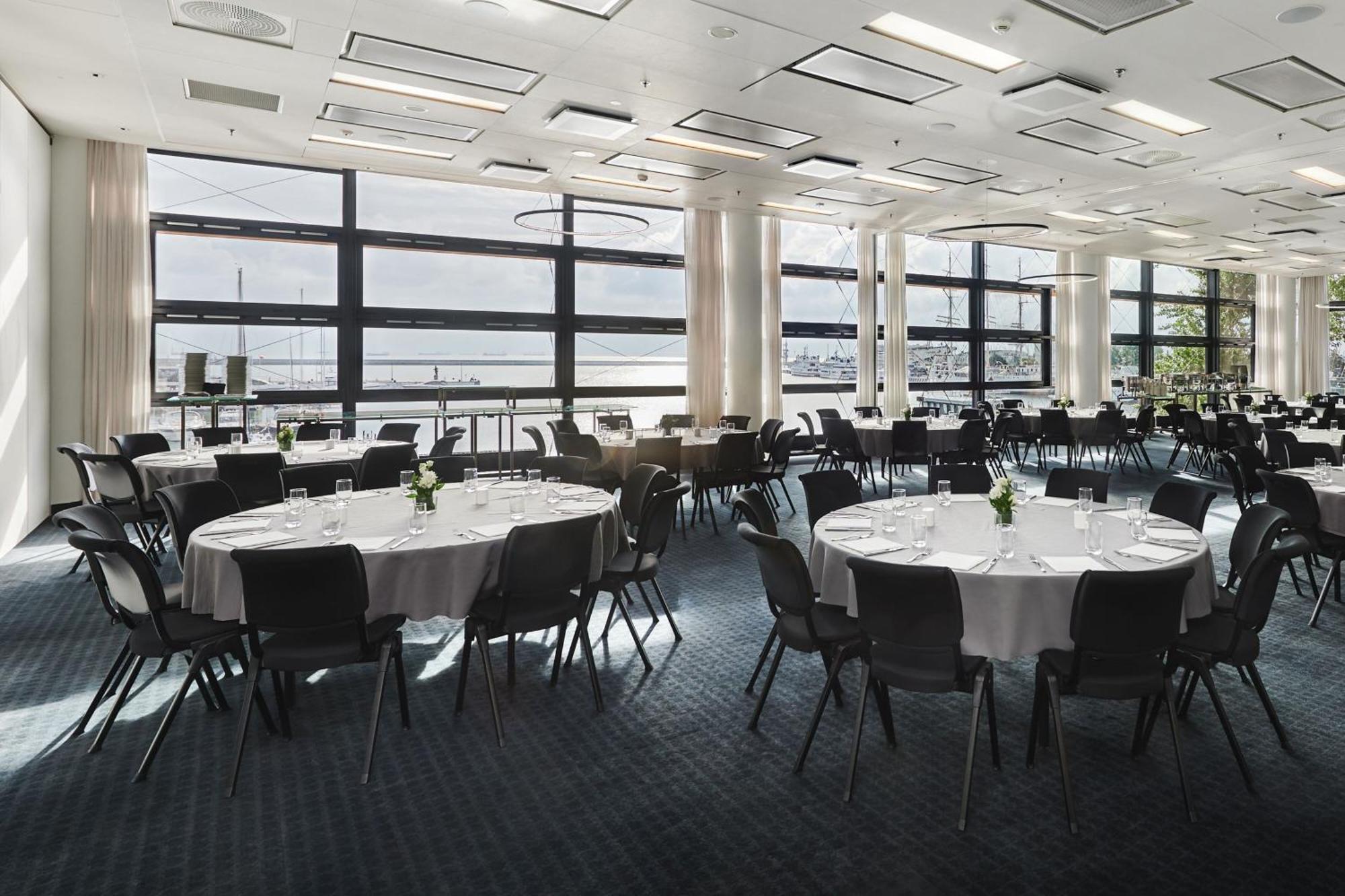 Courtyard By Marriott Gdynia Waterfront Hotel Екстериор снимка